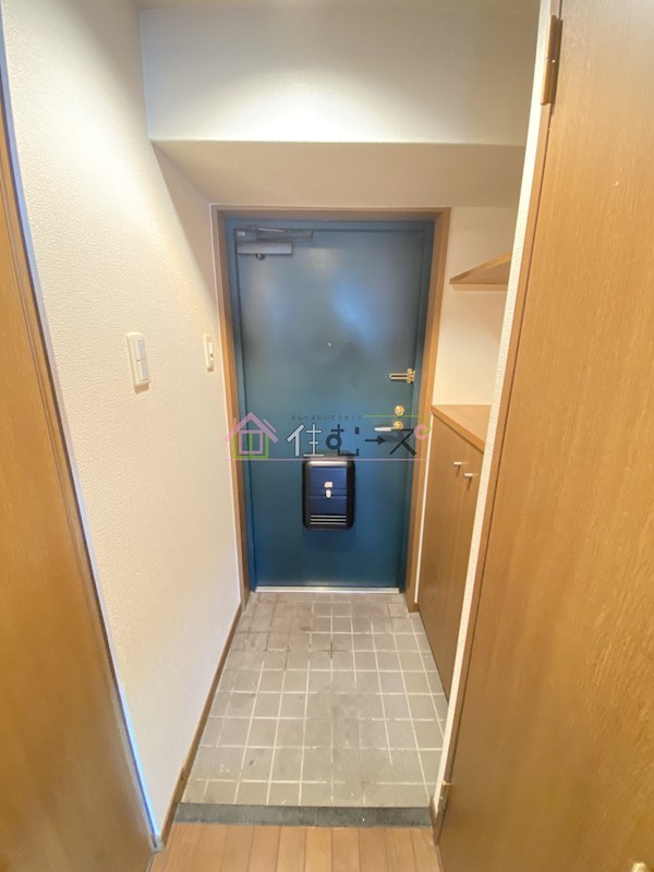 リーガル西長堀 玄関