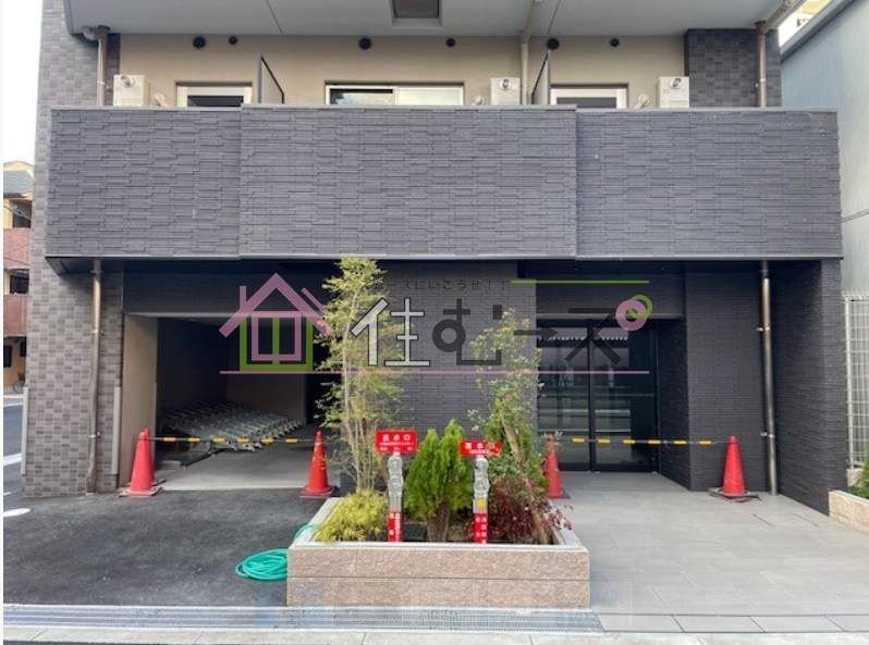 ファーストフィオーレ難波南アルマ 玄関