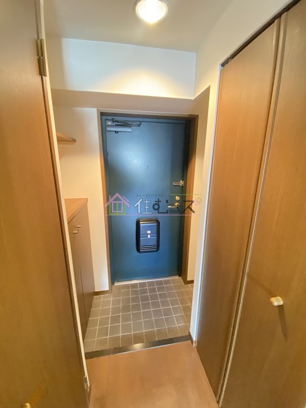 リーガル西長堀 玄関