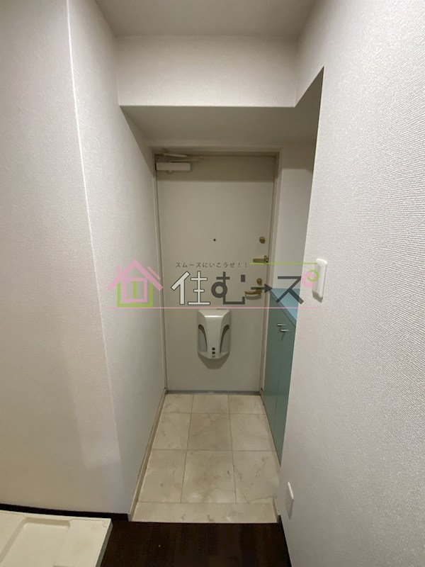 CQレジデンス大阪WEST 玄関