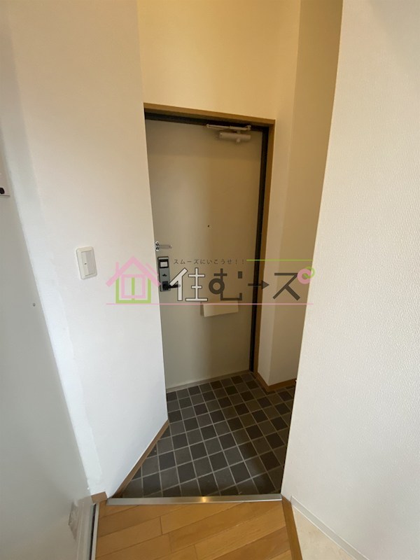 ボンジュール九条南 玄関