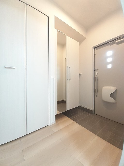 アット横小路 玄関