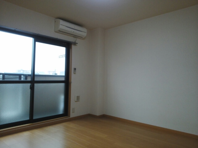 アクセス７３ リビング