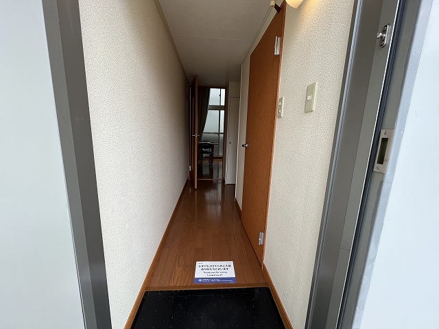 レオパレスマイス 玄関