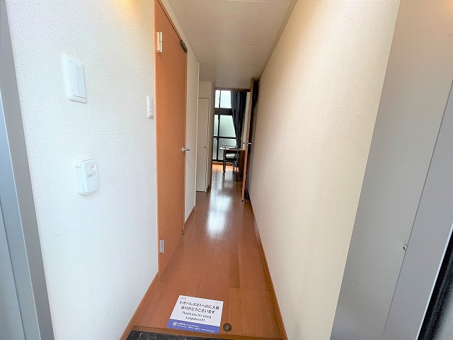 レオパレス国栄 玄関