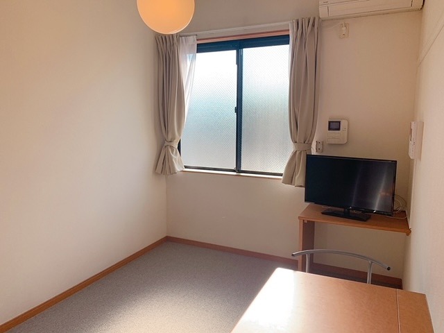 レオパレスＫＡＭＩＳＨＯ リビング