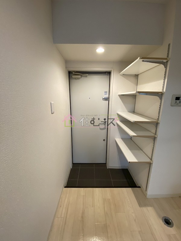 ノイヴェル塚本 玄関