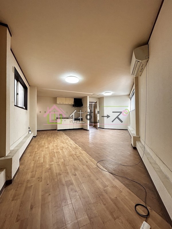 東淡路町1丁目戸建て リビング