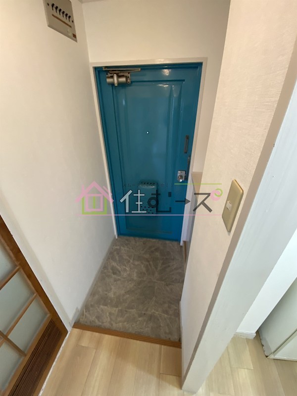 新高マンション 玄関