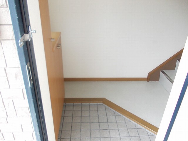 ローズ・クロス西館 玄関