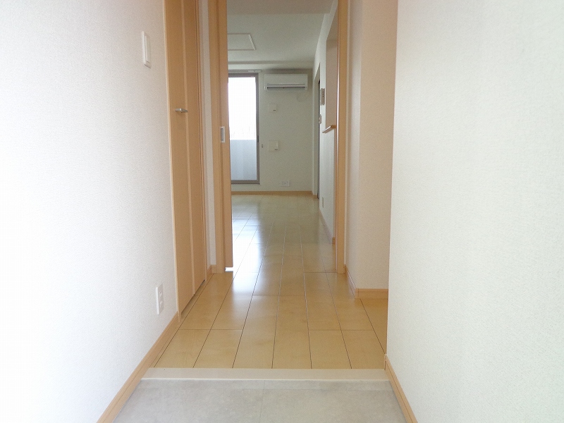 ヴォワ　ラクテ　サウス 玄関