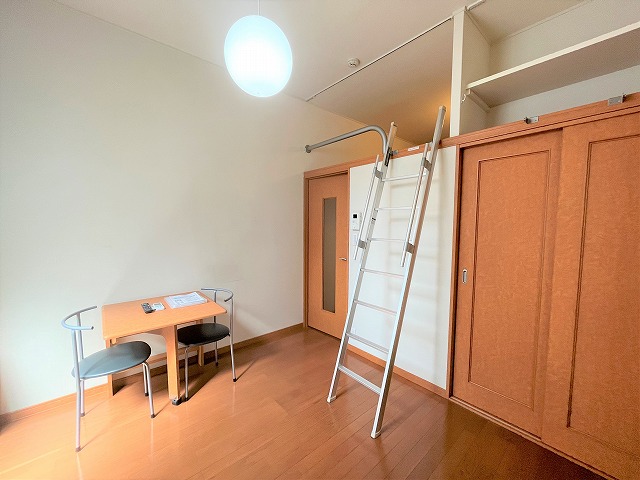 レオパレス国栄 ベッドルーム