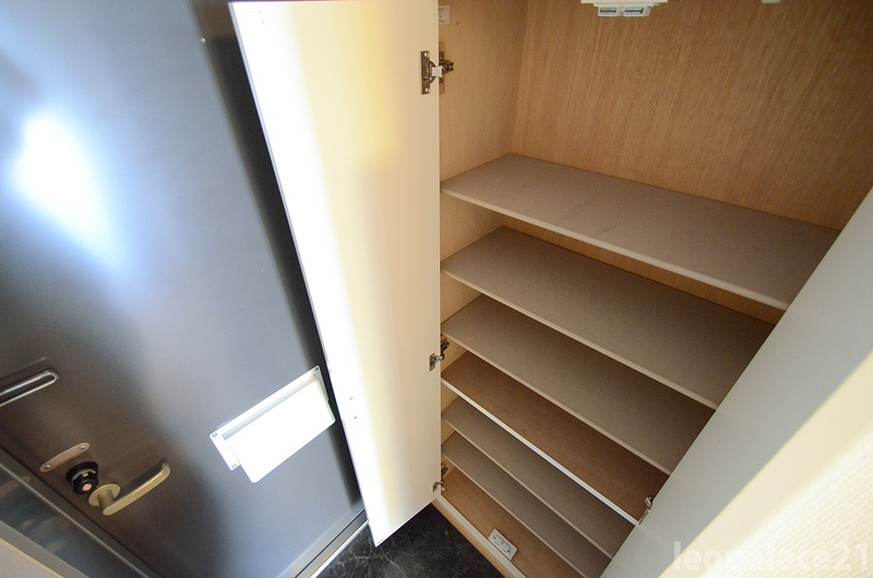 レオパレスｏｌｉｖｅ 玄関