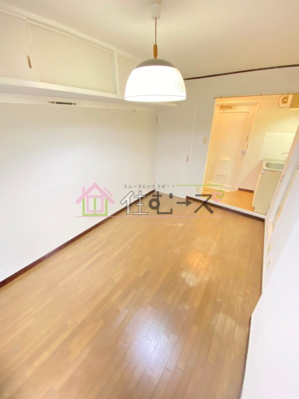 アース湯里 リビング