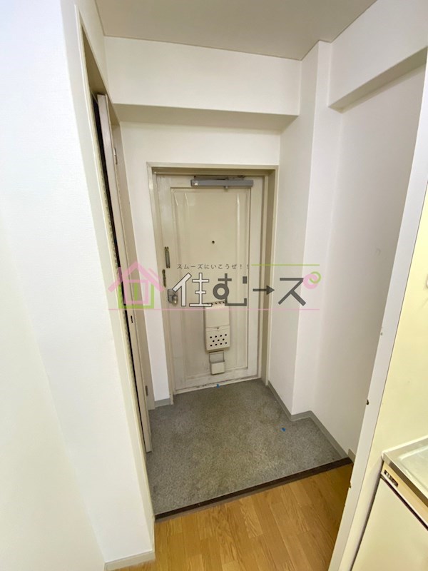 ロイヤル南森町 玄関