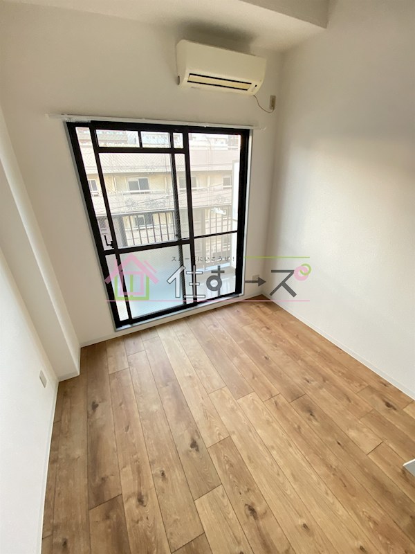 エンシンビル ベッドルーム