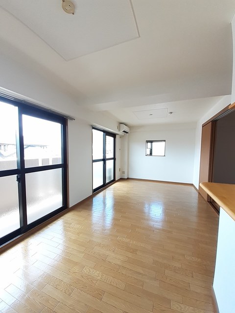 サン　ローレル リビング