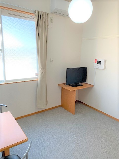 レオパレス臨港線 リビング