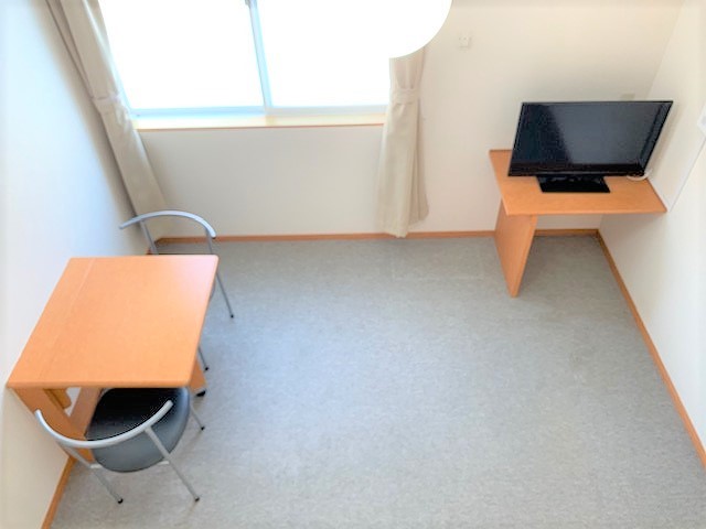 レオパレス臨港線 ベッドルーム