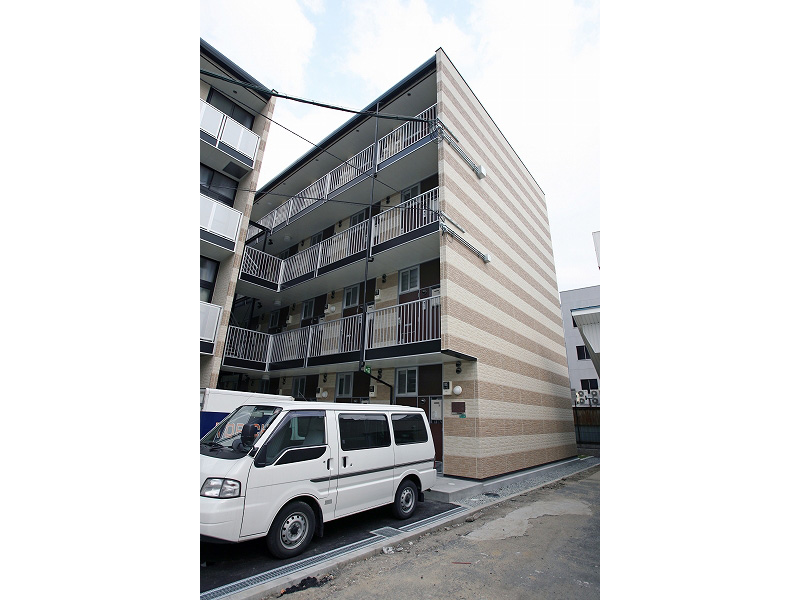 レオパレスヴァーグ難波 外観