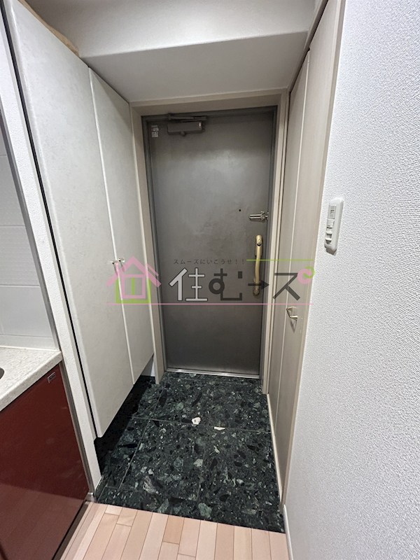 ジュネーゼグラン心斎橋東 玄関