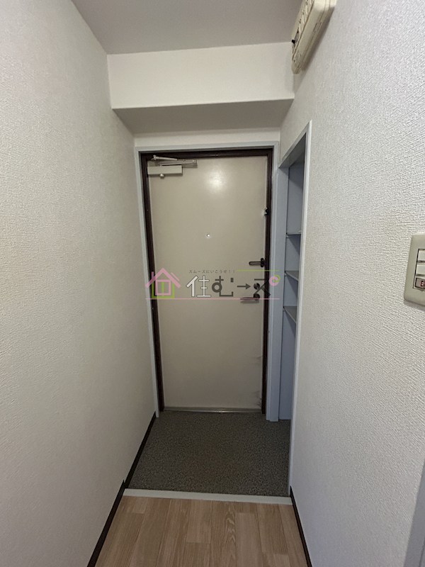 レジデンス山地 玄関