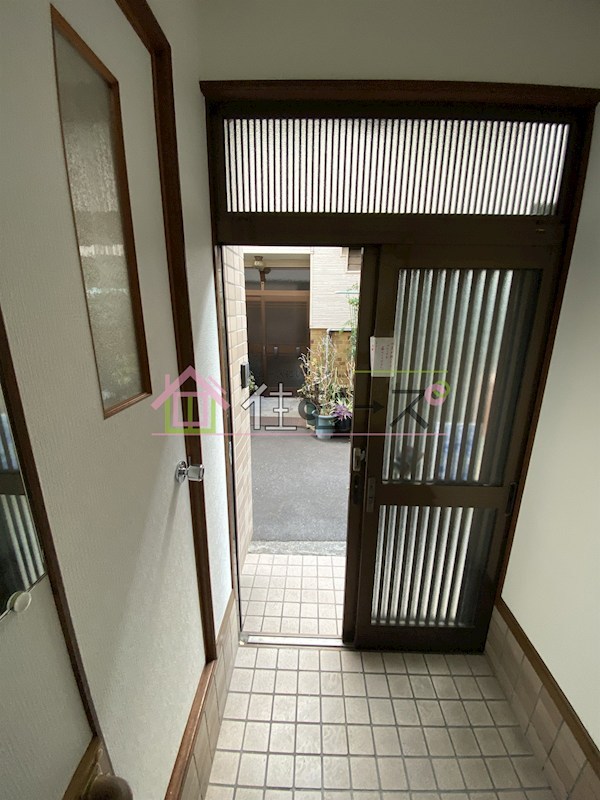 千本北2丁目戸建て 玄関