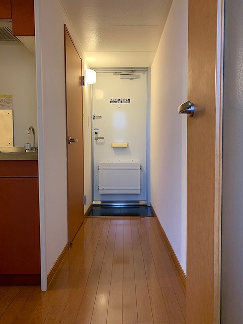 レオパレスＣｅｎｔｅｒＣｏｕｒｔ 玄関