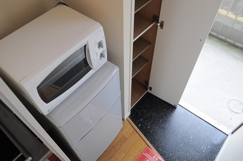 レオパレス東山 玄関