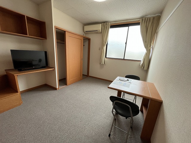 レオパレスハーレー　モリ リビング