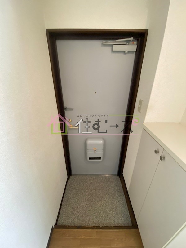 ドミール堺筋本町 玄関