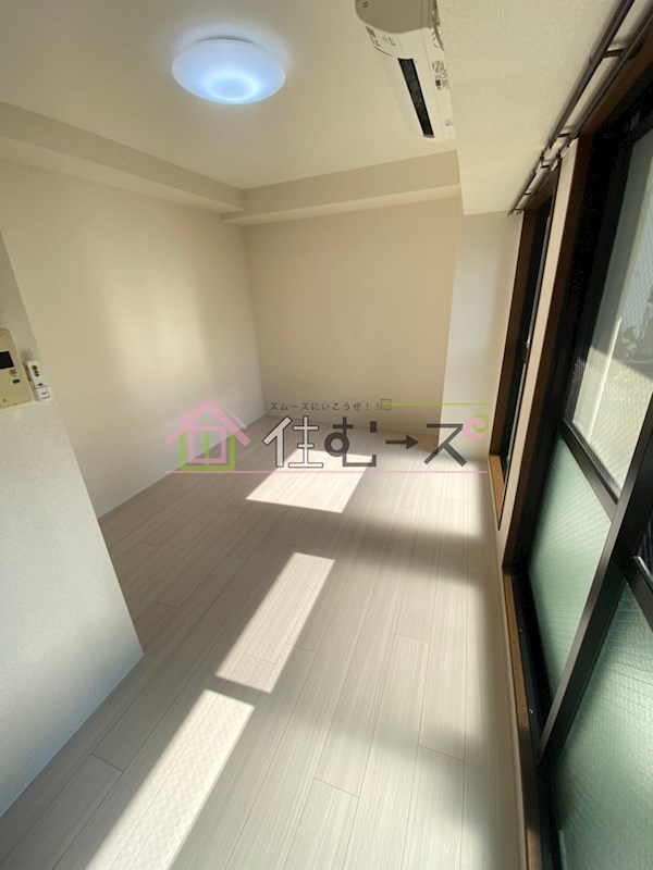 ドミール堺筋本町 リビング