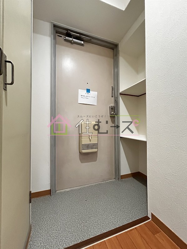 プレジデント横田 玄関