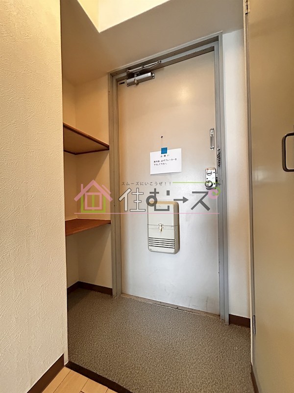 プレジデント横田 玄関