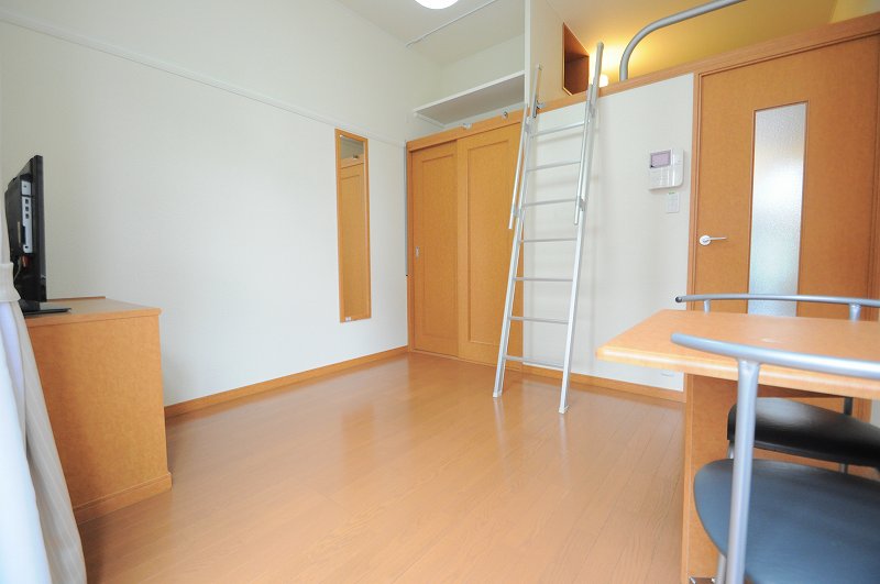 レオパレスヴィレッジ リビング