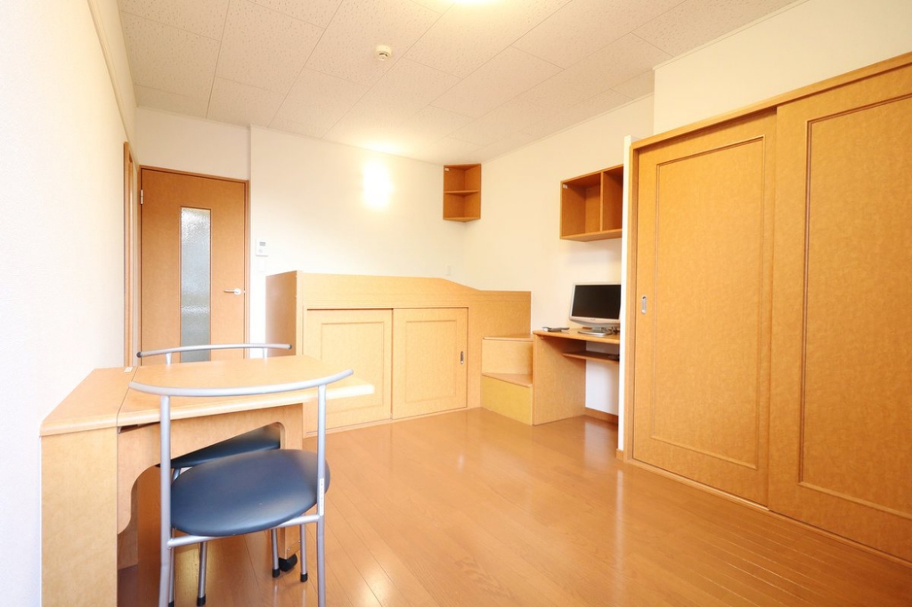 レオパレス私市 リビング