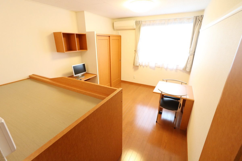 レオパレス私市 ベッドルーム