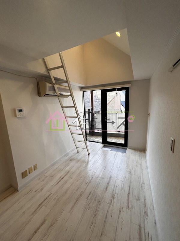 エムズ・サーティン ベッドルーム