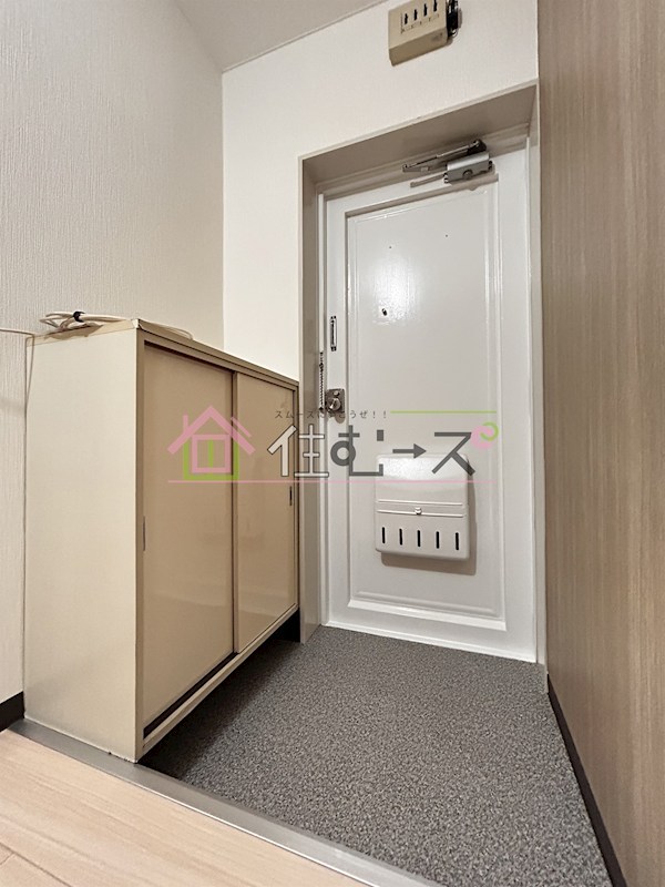 ホワイトハイツ 玄関