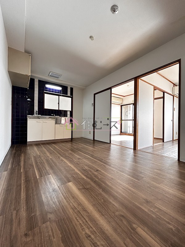 コーポウエスト神路 リビング