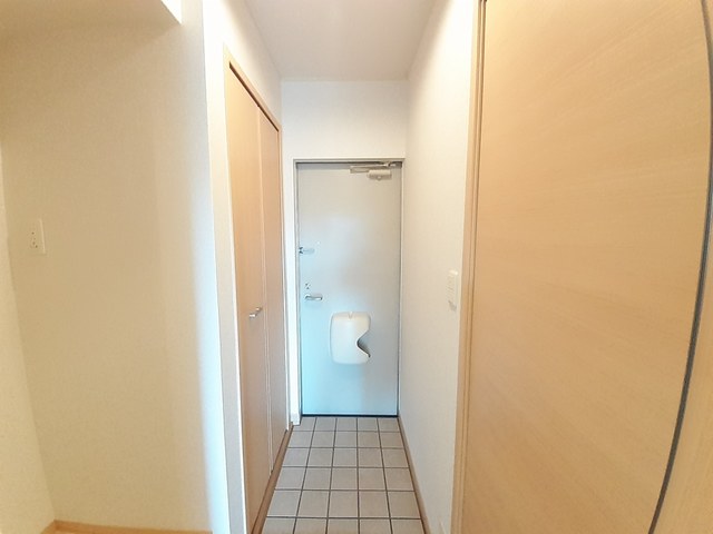 ジュネス１番館 玄関