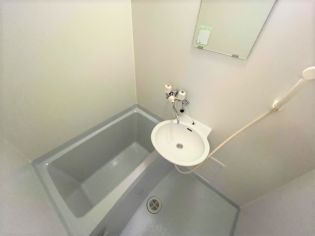 レオパレスポム・ド・テール 風呂画像