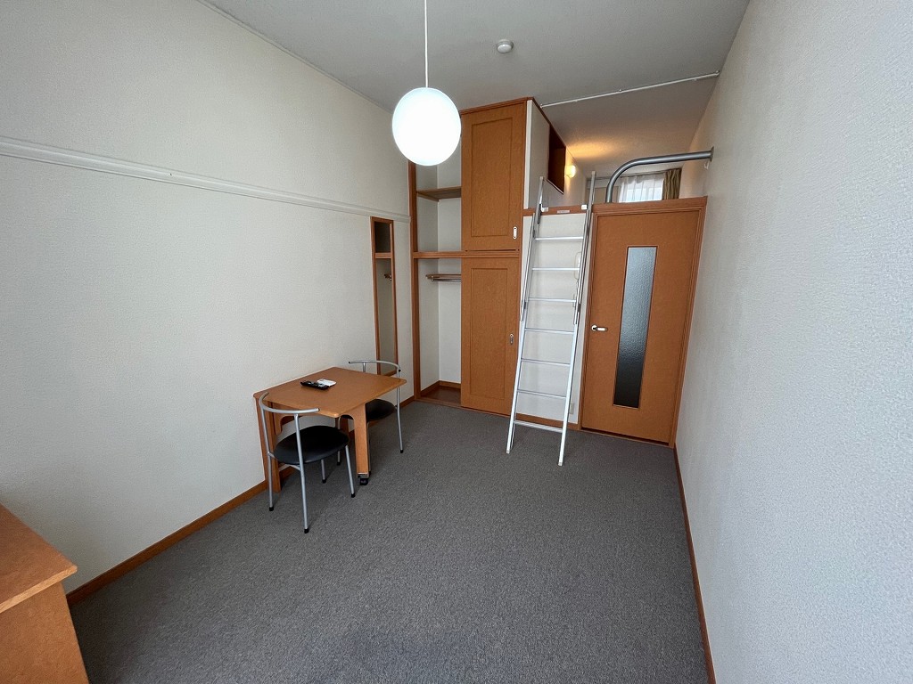 レオパレスヴァンⅡ ベッドルーム