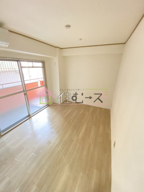 難波ロイヤルハイツ ベッドルーム