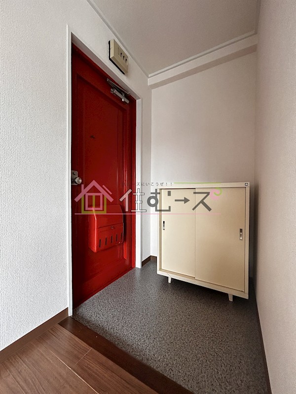 プチメゾン九条 玄関