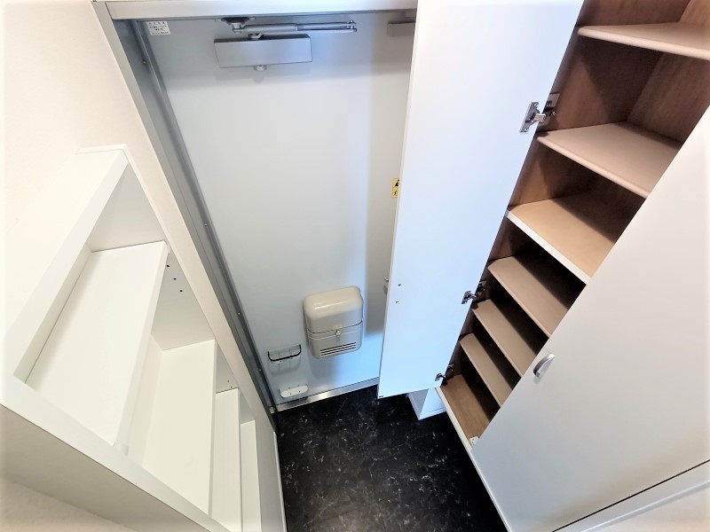 レオネクストスリーズ 玄関