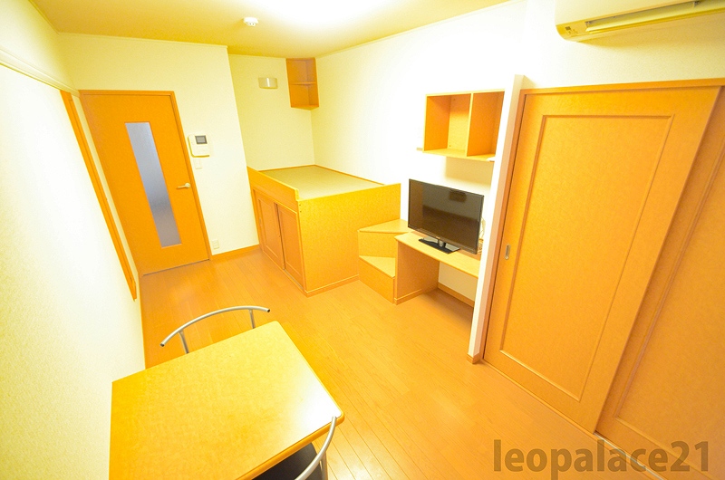 レオパレスｃｒｏｓｓ　ｗｉｎｇ リビング