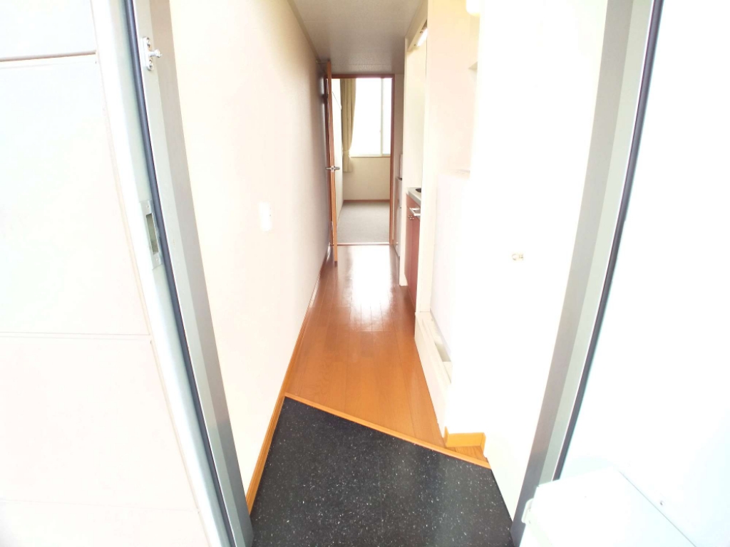 レオパレス登美丘 玄関