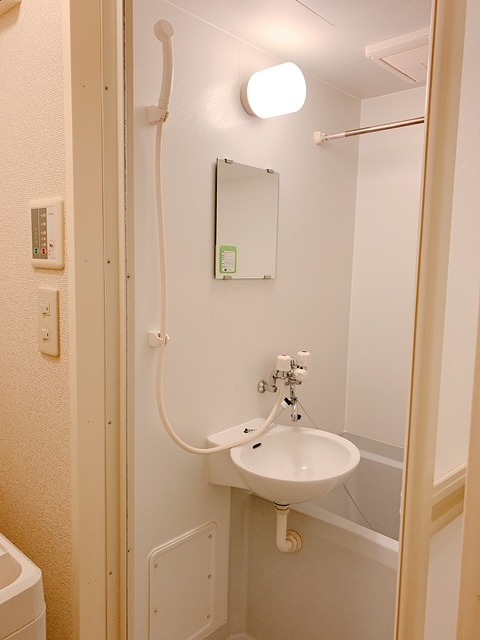 レオパレスＺｅｐｈｙｒ 風呂画像