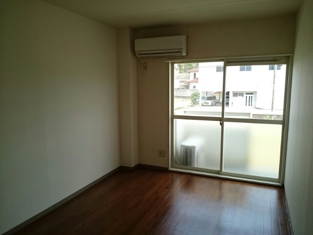 ウエスト・ビレッジⅡ番館 リビング